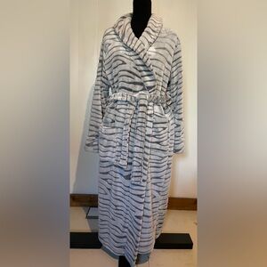 Sonoma Gray and White Striped Plush Robe, SML, NWOT